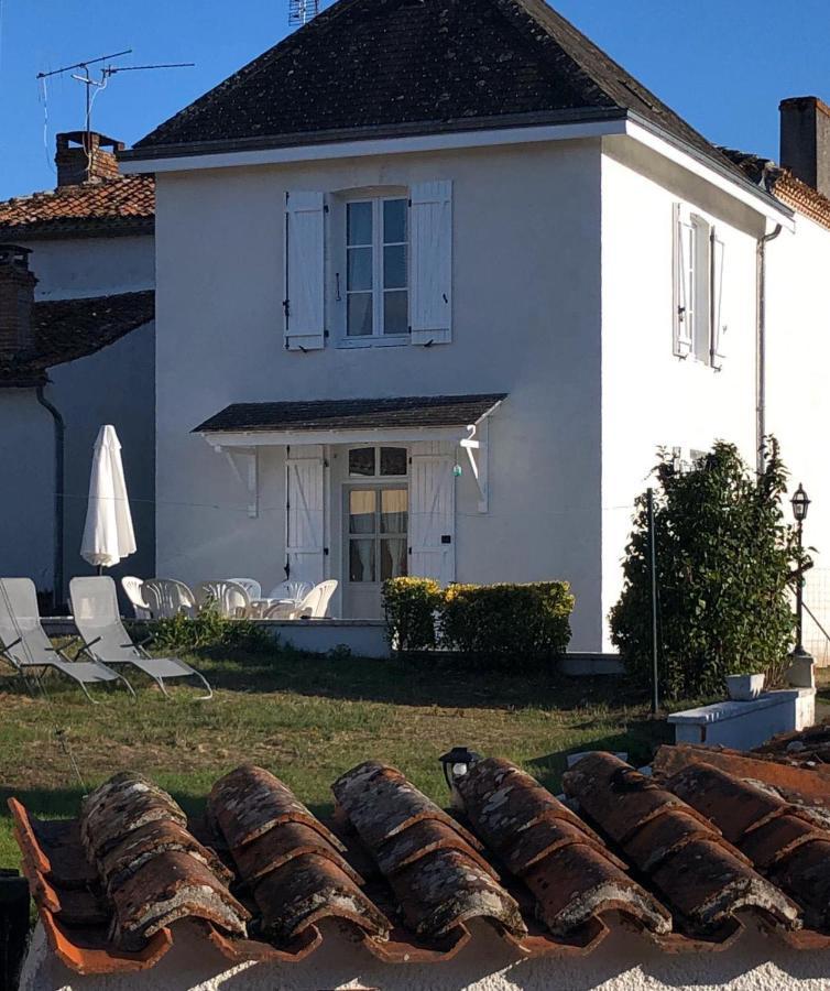 Gite Des Roses Oradour-Fanais Exteriér fotografie